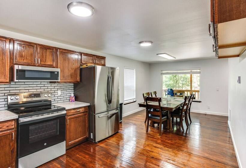 Lakefront Gig Harbor Home W/ Deck & Views