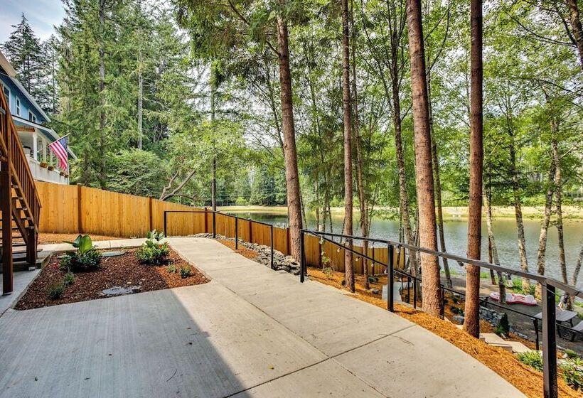 Lakefront Gig Harbor Home W/ Deck & Views