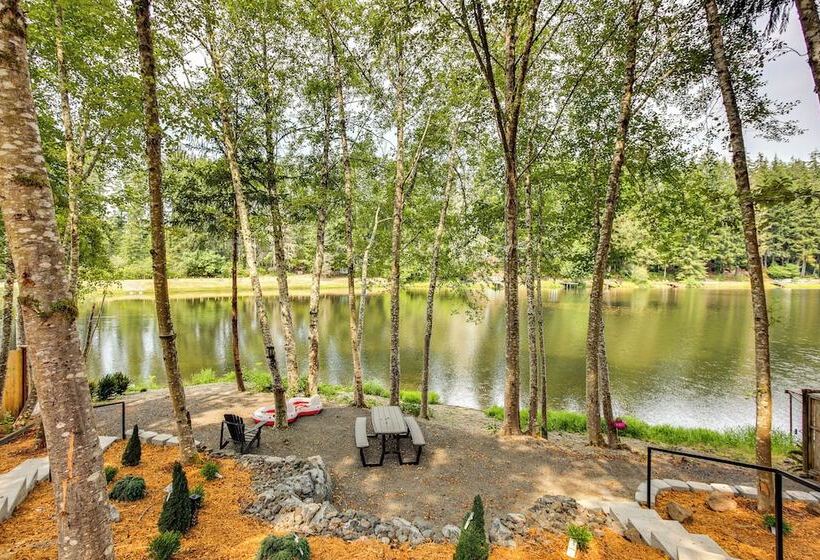 Lakefront Gig Harbor Home W/ Deck & Views