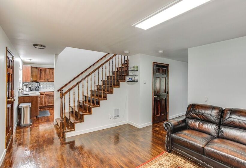 Lakefront Gig Harbor Home W/ Deck & Views