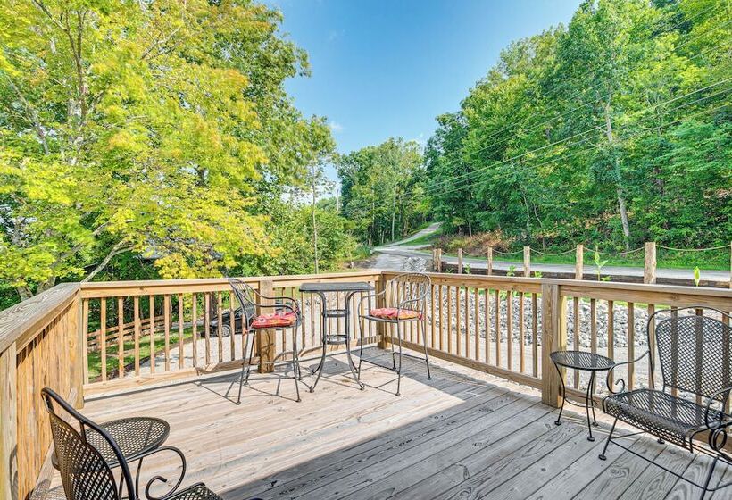Waterfront Escape In Cub Run W/ Deck & Hot Tub!