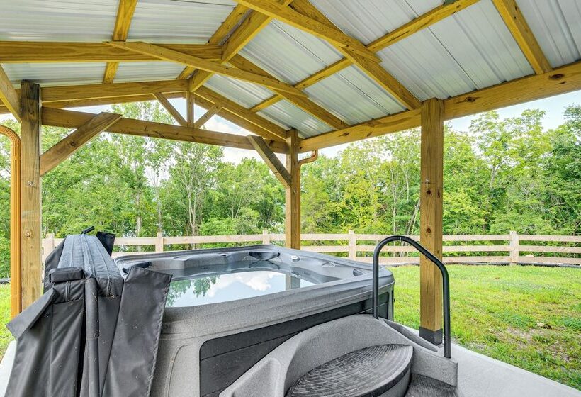 Waterfront Escape In Cub Run W/ Deck & Hot Tub!