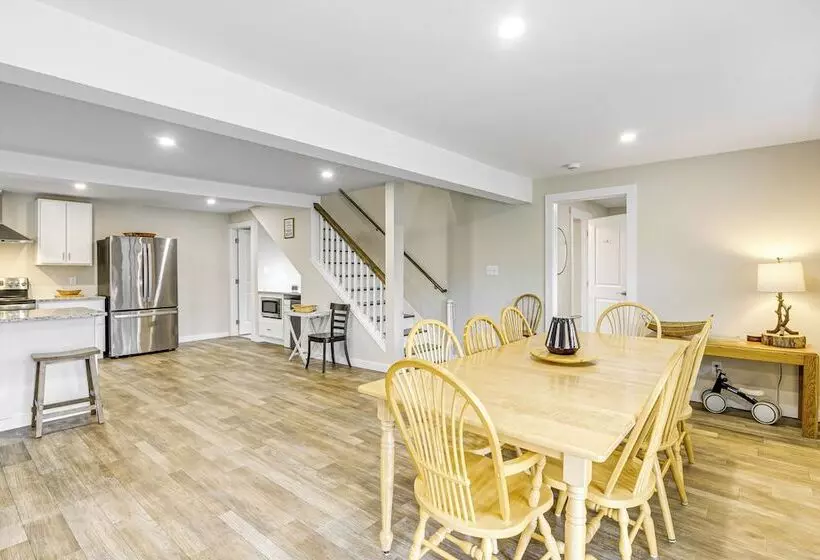 Waterfront Escape In Cub Run W/ Deck & Hot Tub!