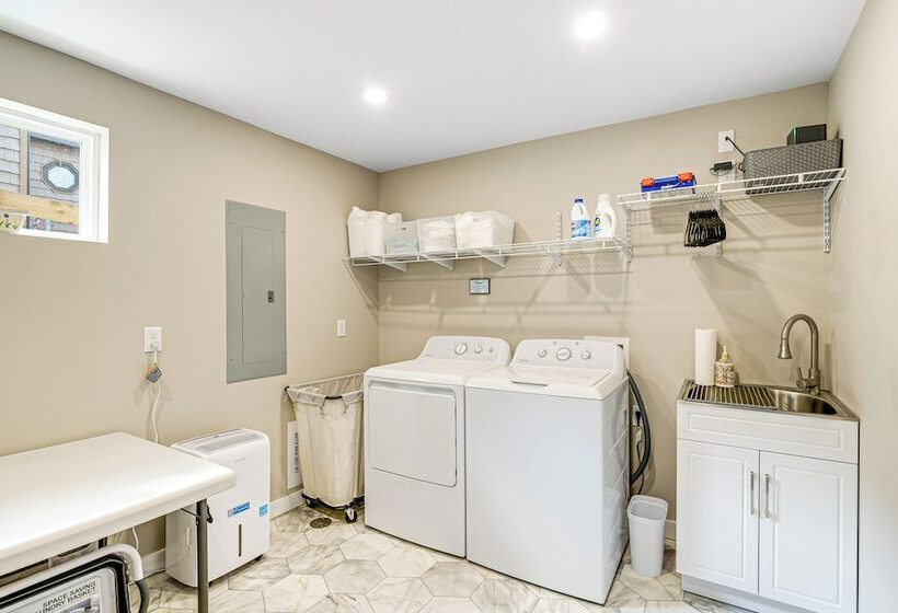 Waterfront Escape In Cub Run W/ Deck & Hot Tub!