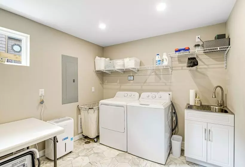 Waterfront Escape In Cub Run W/ Deck & Hot Tub!