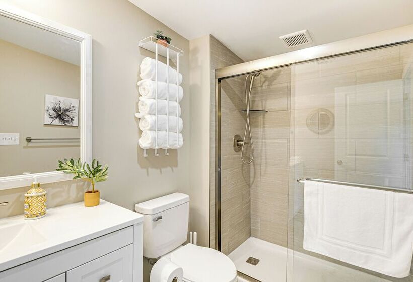 Waterfront Escape In Cub Run W/ Deck & Hot Tub!