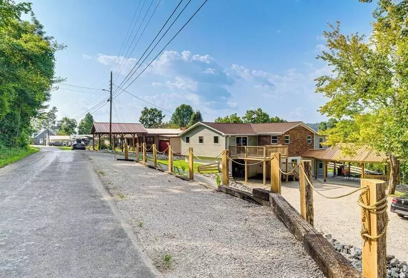 Waterfront Escape In Cub Run W/ Deck & Hot Tub!