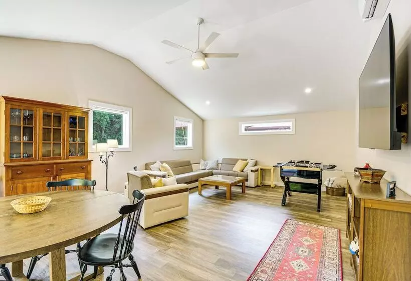 Waterfront Escape In Cub Run W/ Deck & Hot Tub!