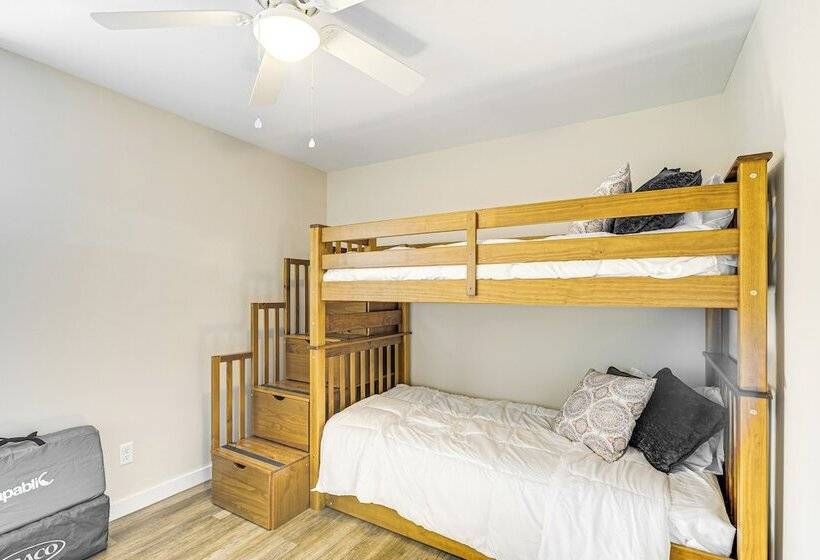 Waterfront Escape In Cub Run W/ Deck & Hot Tub!