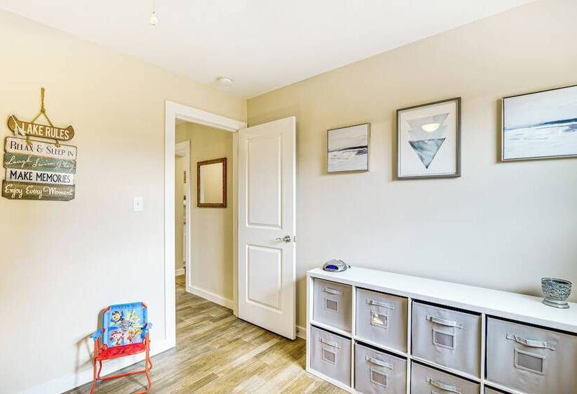 Waterfront Escape In Cub Run W/ Deck & Hot Tub!