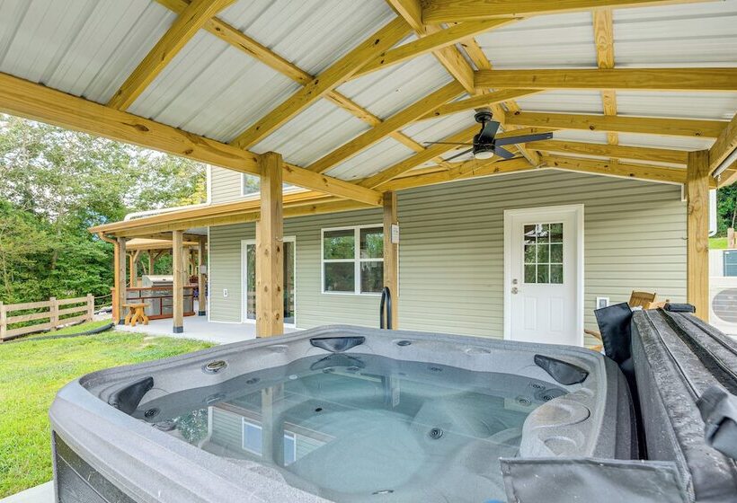 Waterfront Escape In Cub Run W/ Deck & Hot Tub!