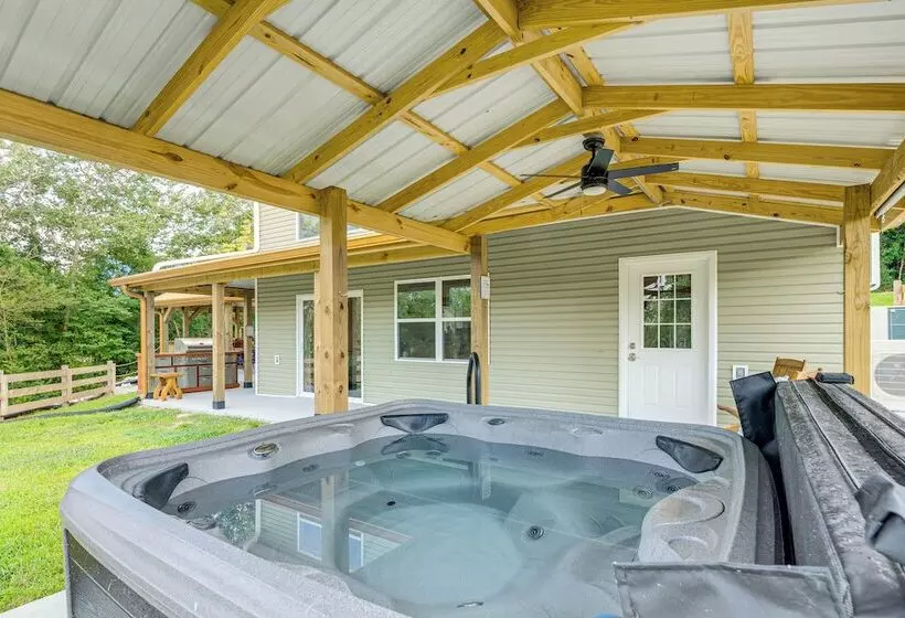 Waterfront Escape In Cub Run W/ Deck & Hot Tub!