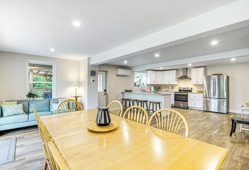 Waterfront Escape In Cub Run W/ Deck & Hot Tub!