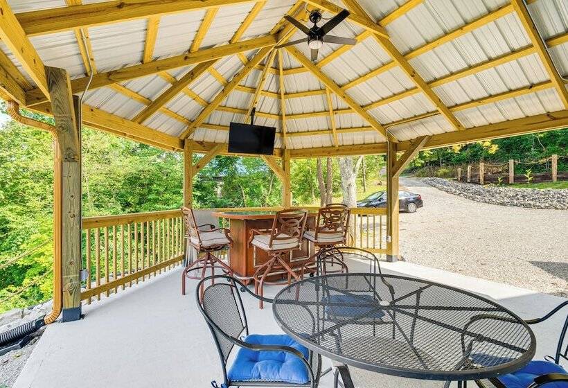 Waterfront Escape In Cub Run W/ Deck & Hot Tub!