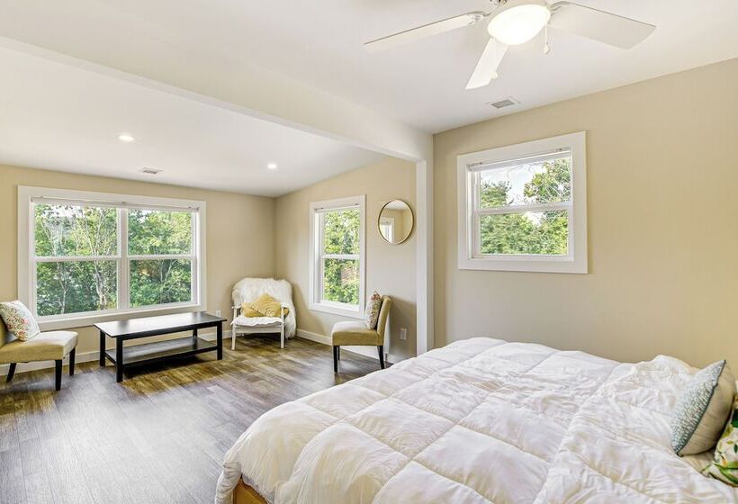 Waterfront Escape In Cub Run W/ Deck & Hot Tub!