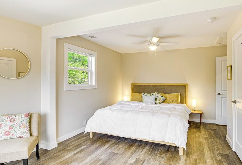 Waterfront Escape In Cub Run W/ Deck & Hot Tub!