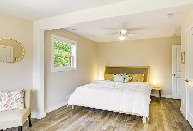 Waterfront Escape In Cub Run W/ Deck & Hot Tub!