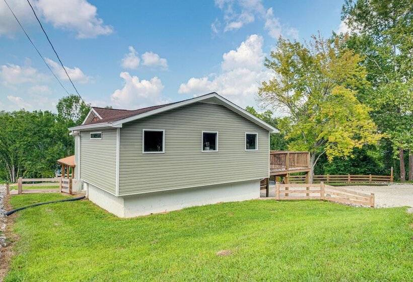 Waterfront Escape In Cub Run W/ Deck & Hot Tub!