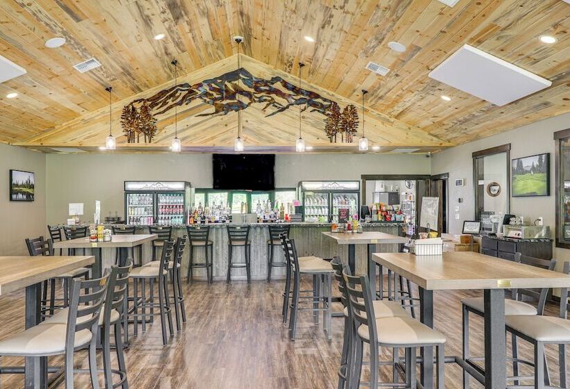 Libby Home On Golf Course W/ Deck & Mtn Views!