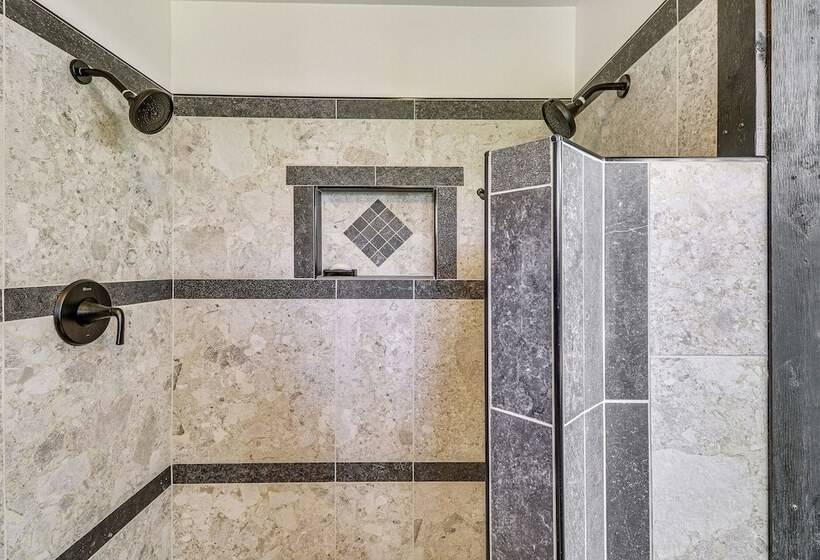 Libby Home On Golf Course W/ Deck & Mtn Views!