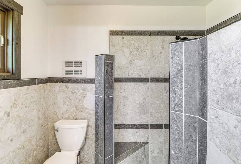 Libby Home On Golf Course W/ Deck & Mtn Views!