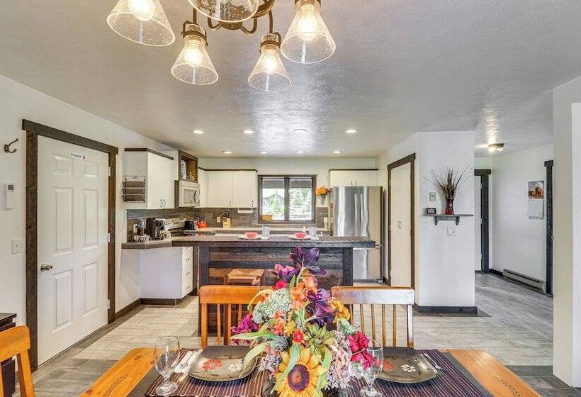 Libby Home On Golf Course W/ Deck & Mtn Views!