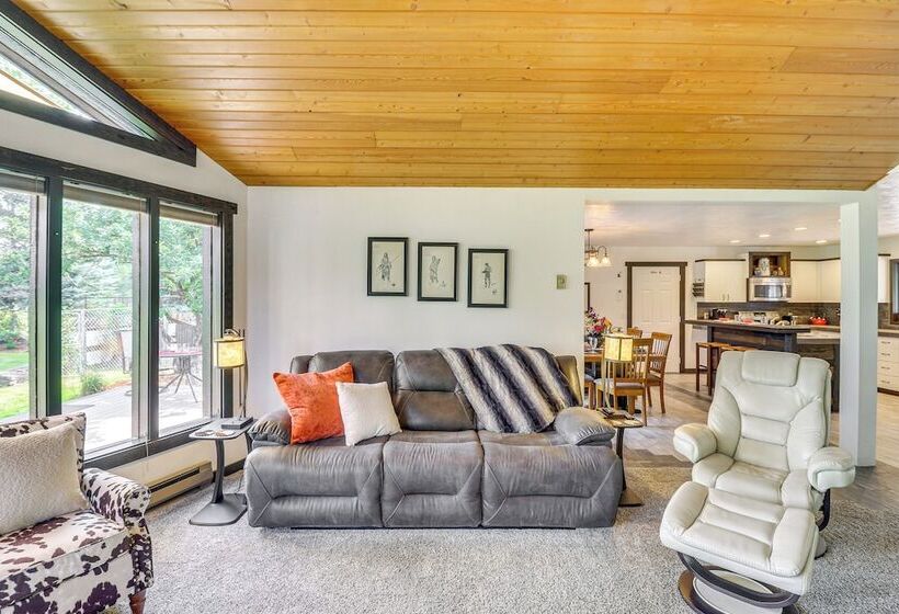 Libby Home On Golf Course W/ Deck & Mtn Views!