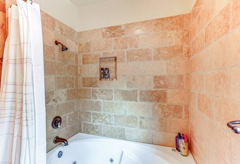 Luxe Ridgway Home W/ Mountain Views & Hot Tub!