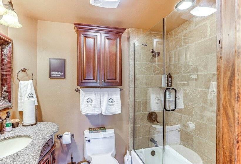 Luxe Ridgway Home W/ Mountain Views & Hot Tub!