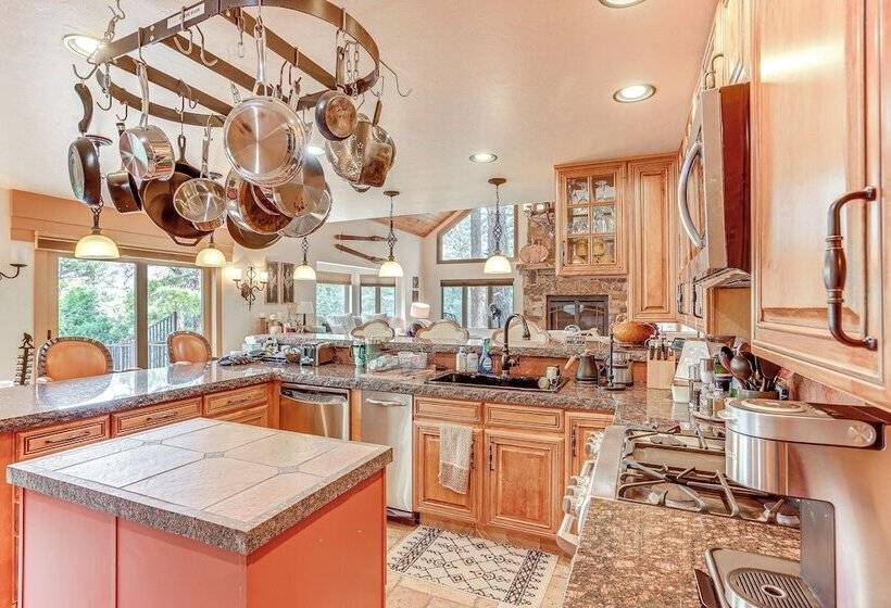 Luxe Ridgway Home W/ Mountain Views & Hot Tub!