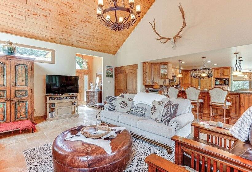Luxe Ridgway Home W/ Mountain Views & Hot Tub!