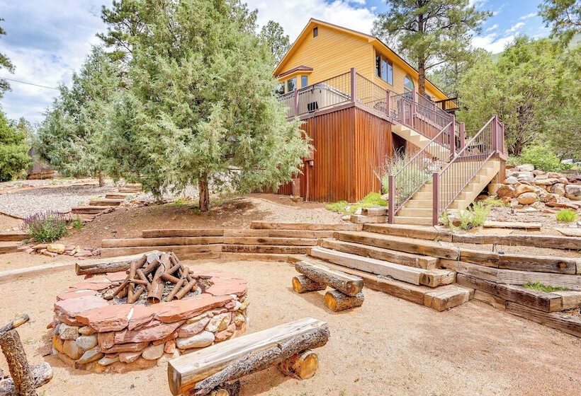 Luxe Ridgway Home W/ Mountain Views & Hot Tub!