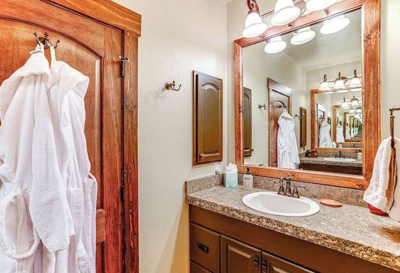 Luxe Ridgway Home W/ Mountain Views & Hot Tub!