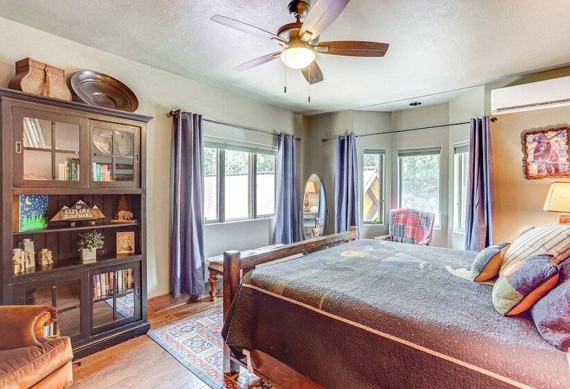 Luxe Ridgway Home W/ Mountain Views & Hot Tub!