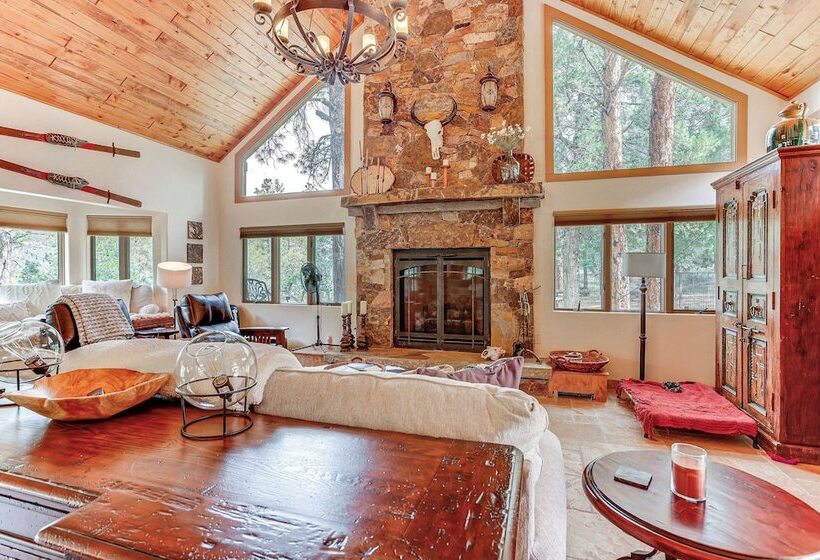 Luxe Ridgway Home W/ Mountain Views & Hot Tub!