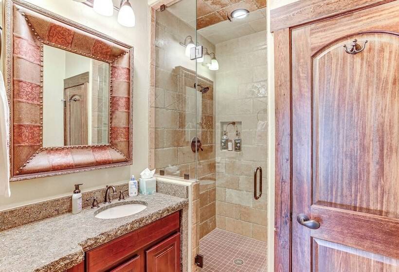 Luxe Ridgway Home W/ Mountain Views & Hot Tub!