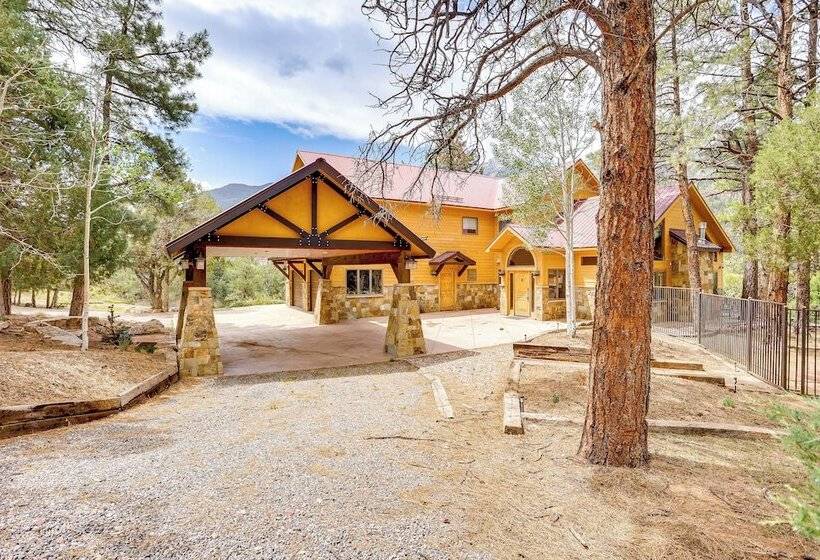 Luxe Ridgway Home W/ Mountain Views & Hot Tub!