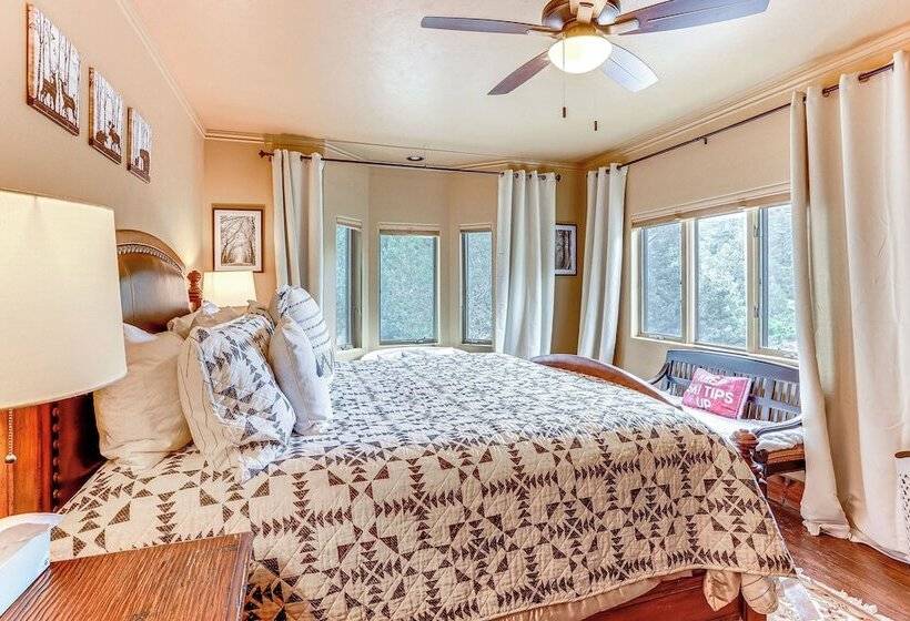 Luxe Ridgway Home W/ Mountain Views & Hot Tub!