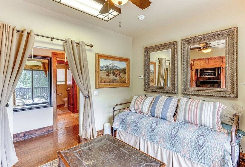 Luxe Ridgway Home W/ Mountain Views & Hot Tub!