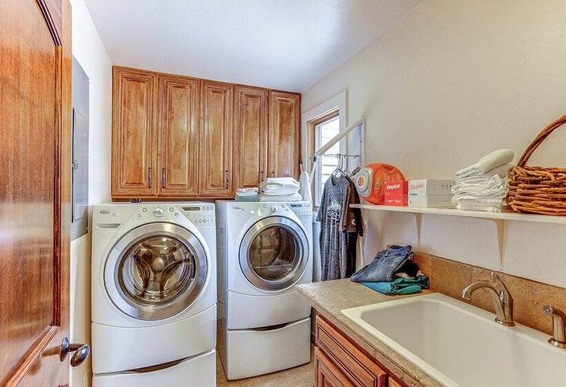 Luxe Ridgway Home W/ Mountain Views & Hot Tub!