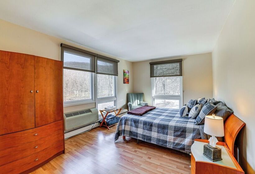 Massive Roscoe Retreat: Great For Large Groups!