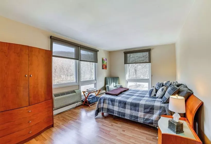 Massive Roscoe Retreat: Great For Large Groups!