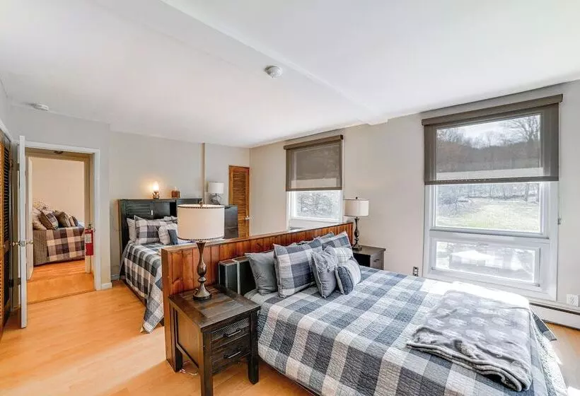 Massive Roscoe Retreat: Great For Large Groups!