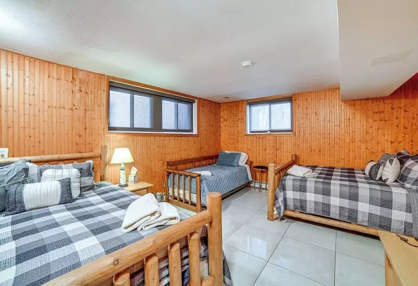 Massive Roscoe Retreat: Great For Large Groups!