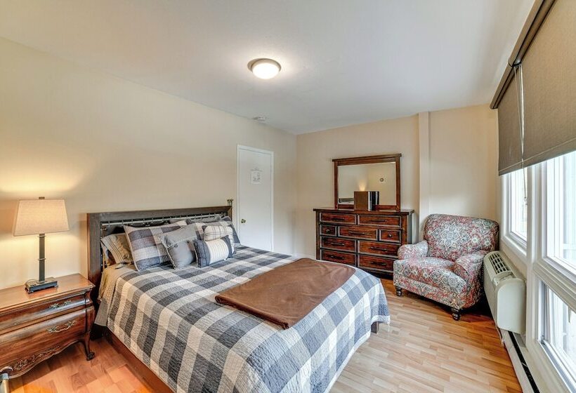 Massive Roscoe Retreat: Great For Large Groups!