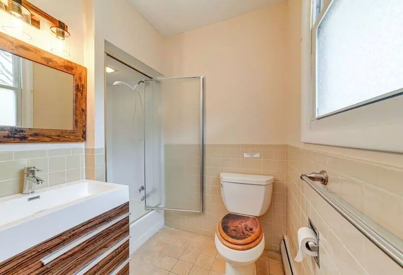 Massive Roscoe Retreat: Great For Large Groups!