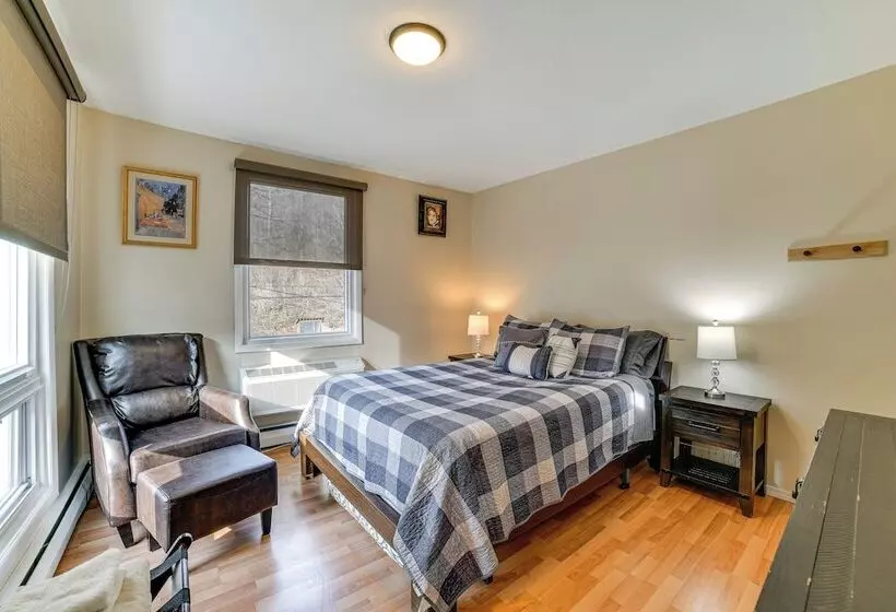 Massive Roscoe Retreat: Great For Large Groups!