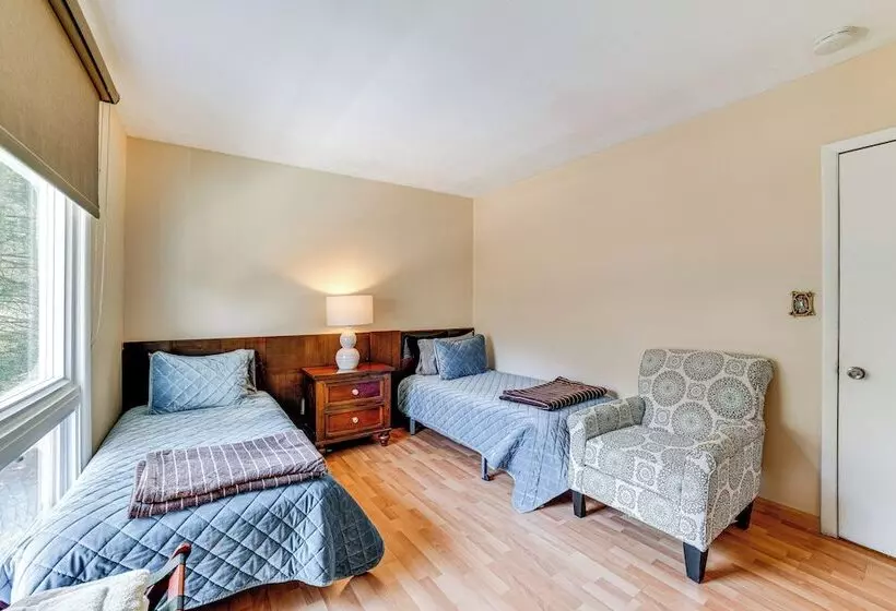 Massive Roscoe Retreat: Great For Large Groups!