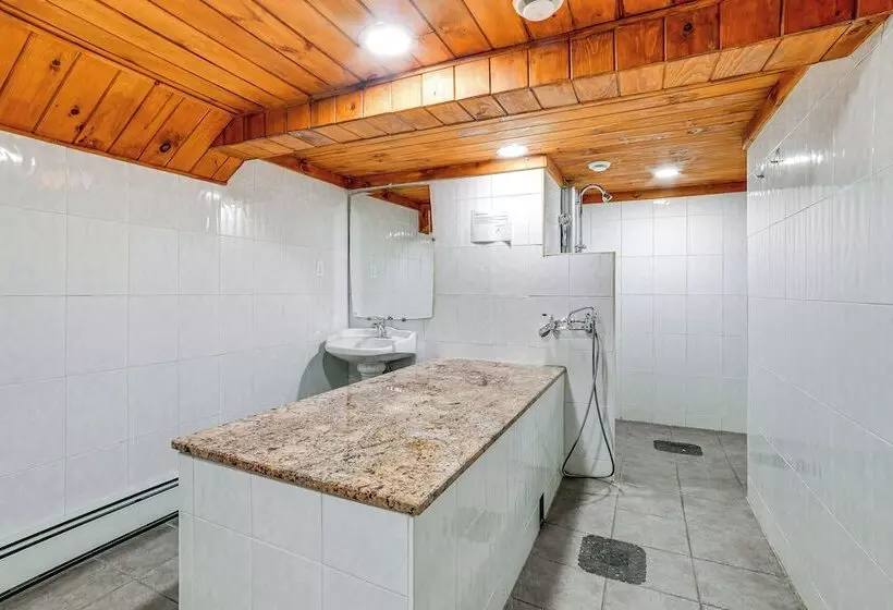 Massive Roscoe Retreat: Great For Large Groups!