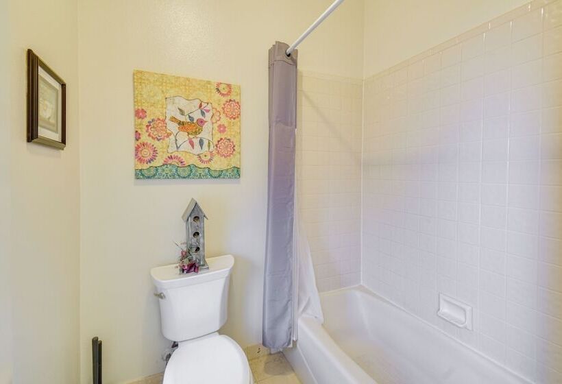 1 Mi To Applegate Park Zoo: Home W/ Fire Pit!